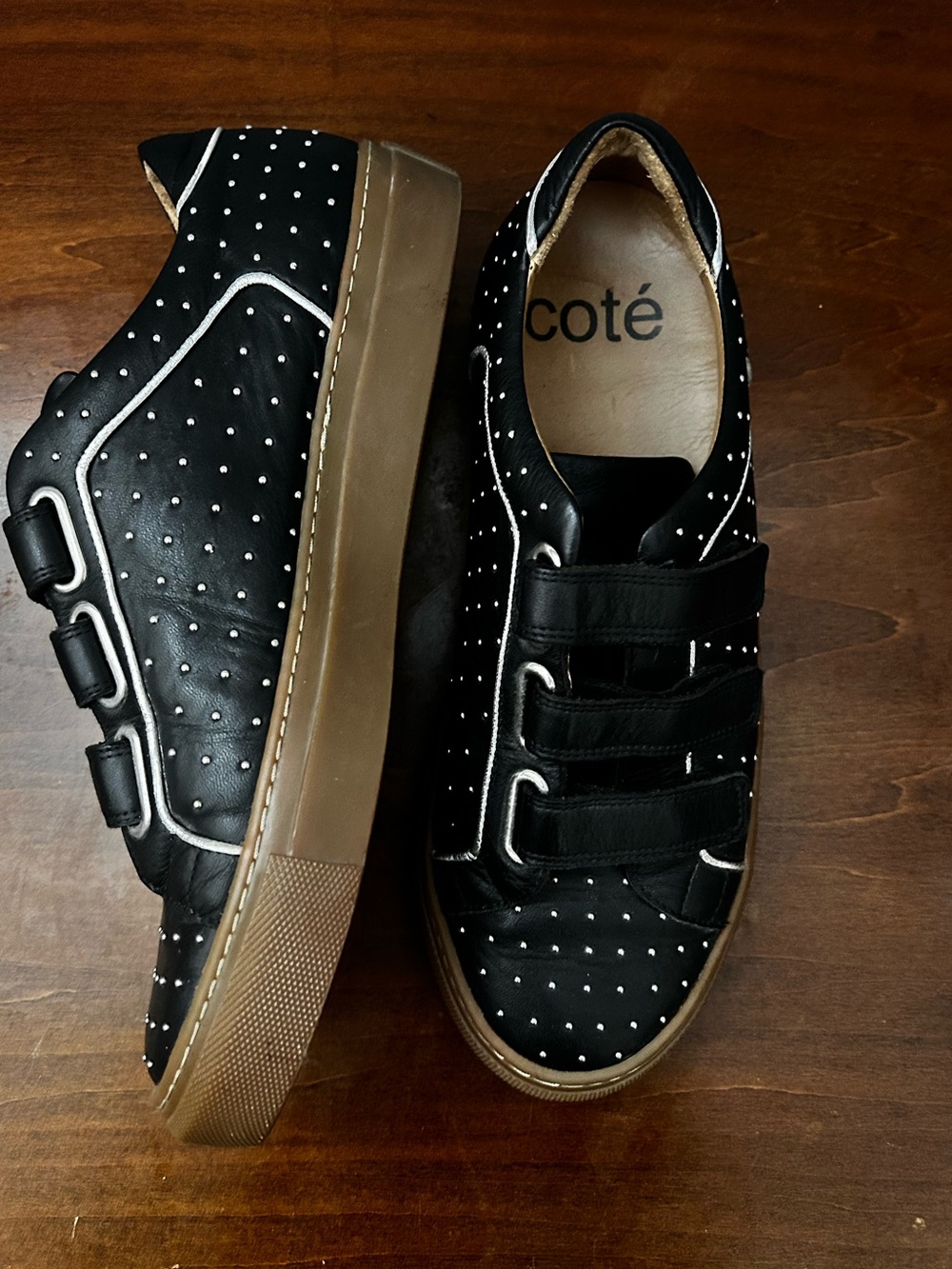 acote made in Portugal micro studs Black leather Velcro Sneakers gum sole. 40/9